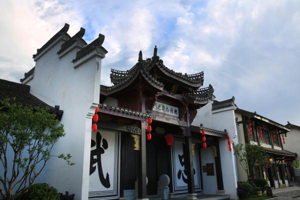 山西太原,蔬菜水果销售旺,水果礼盒受热捧